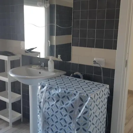 アパート Bed In Sicily - E Bagno Privato ランダッツォ